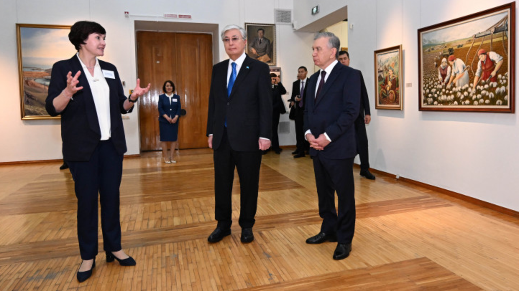 Қазақстан мен Өзбекстан президенттері Әбілхан Қастеев пен Орал Таңсықбаевтың туындыларын тамашалады