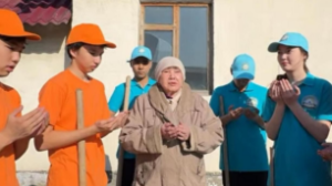 Алматылық оқушылар қарттарға көмектесті 