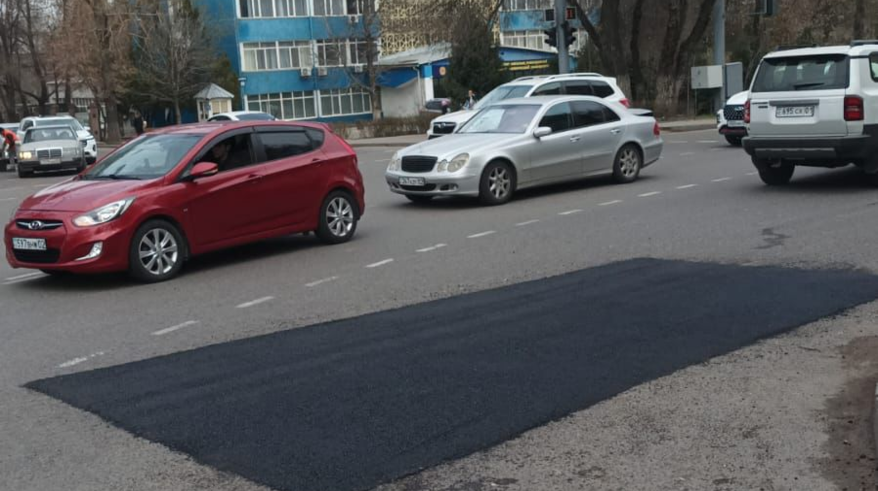 Алматыда 30 мың шаршы метр жол жабыны жөнделеді