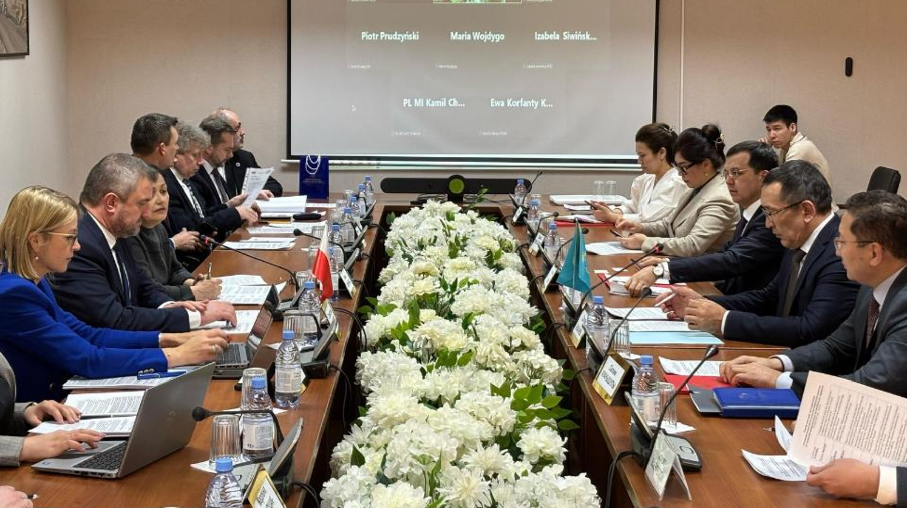 Қазақстан мен Польша арасында автомобиль көлігімен жүк тасымалдау көлемі өсті