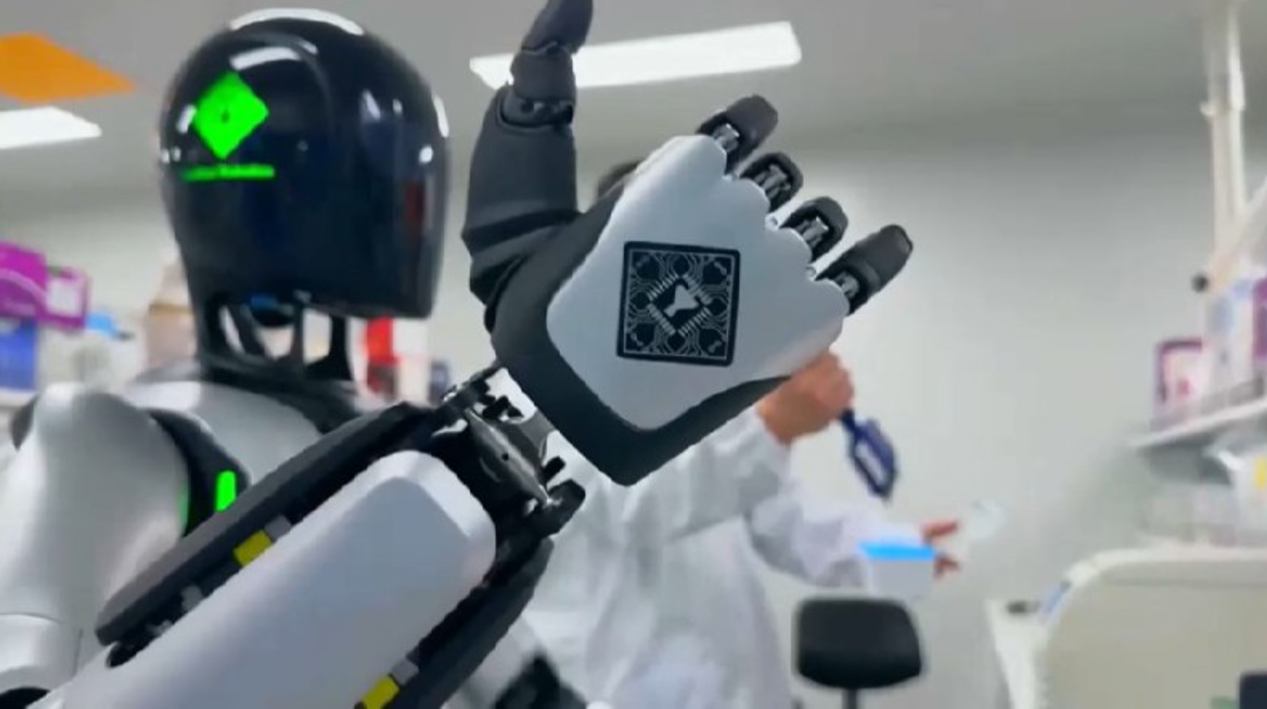 Қытай өндірісте ақылды гуманоид роботтарды жаппай енгізе бастады