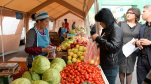 Алматы жәрмеңкелері: көктеммен бірге өнім де, келуші де көбейді