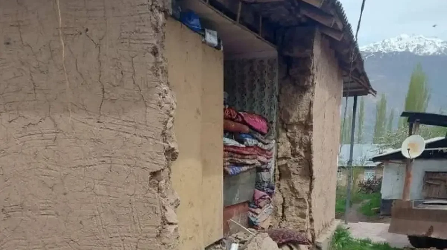 Тәжікстанда жер сілкінісінен 100-ге жуық үй қирап, бір бала көз жұмды