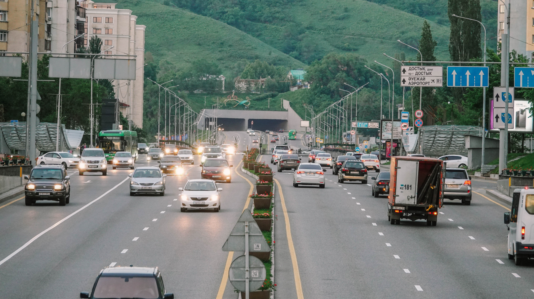 Алматы көшесінде қай көлік көп кездеседі?