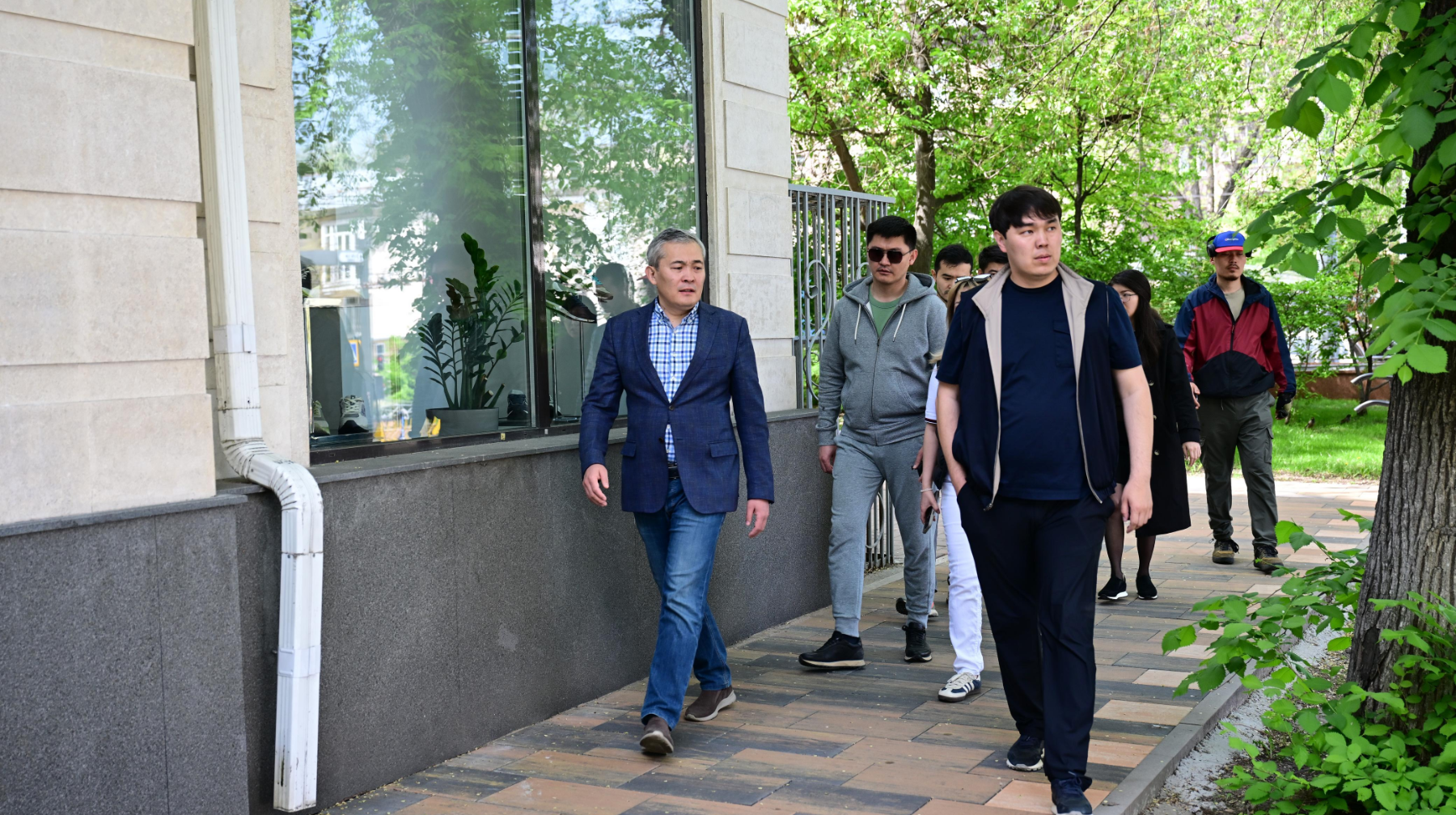 Алматыда «қасбеттен қасбетке дейін» кең ауқымды көріктендіру 142 көшені қамтиды