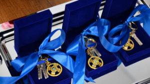 Алматыда Олимпиада жүлдегерлері жаңа пәтерлер кілттерін алды