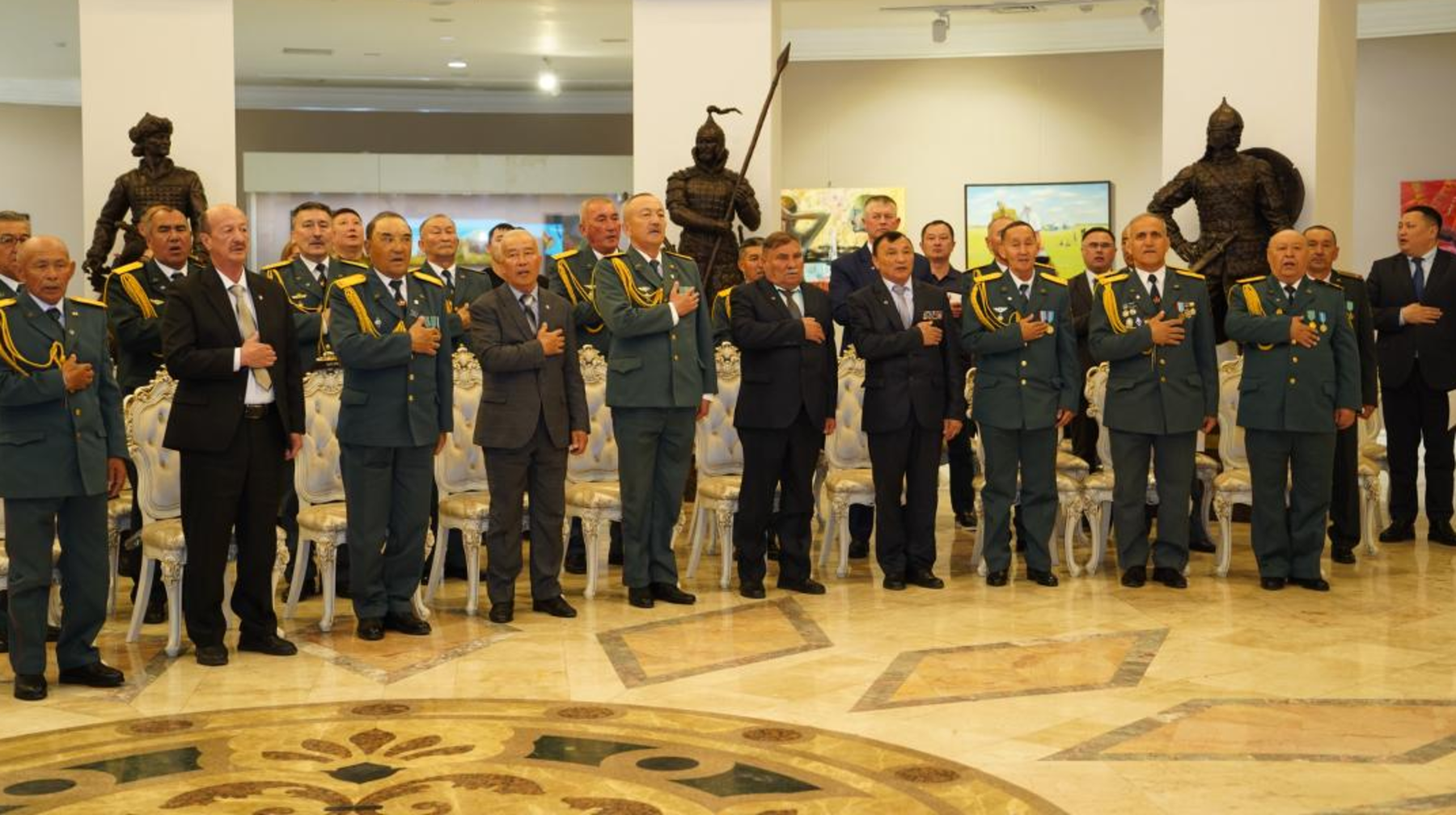 Отан қорғаушы күніне орай алғашқы әскери және технологиялық дайындық пәні мұғалімдері марапатталды