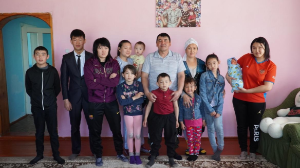 "Қазақтың санын көбейтіп жатырмыз деп міндетсіну - дұрыс емес". 14 баланың анасымен сұхбат