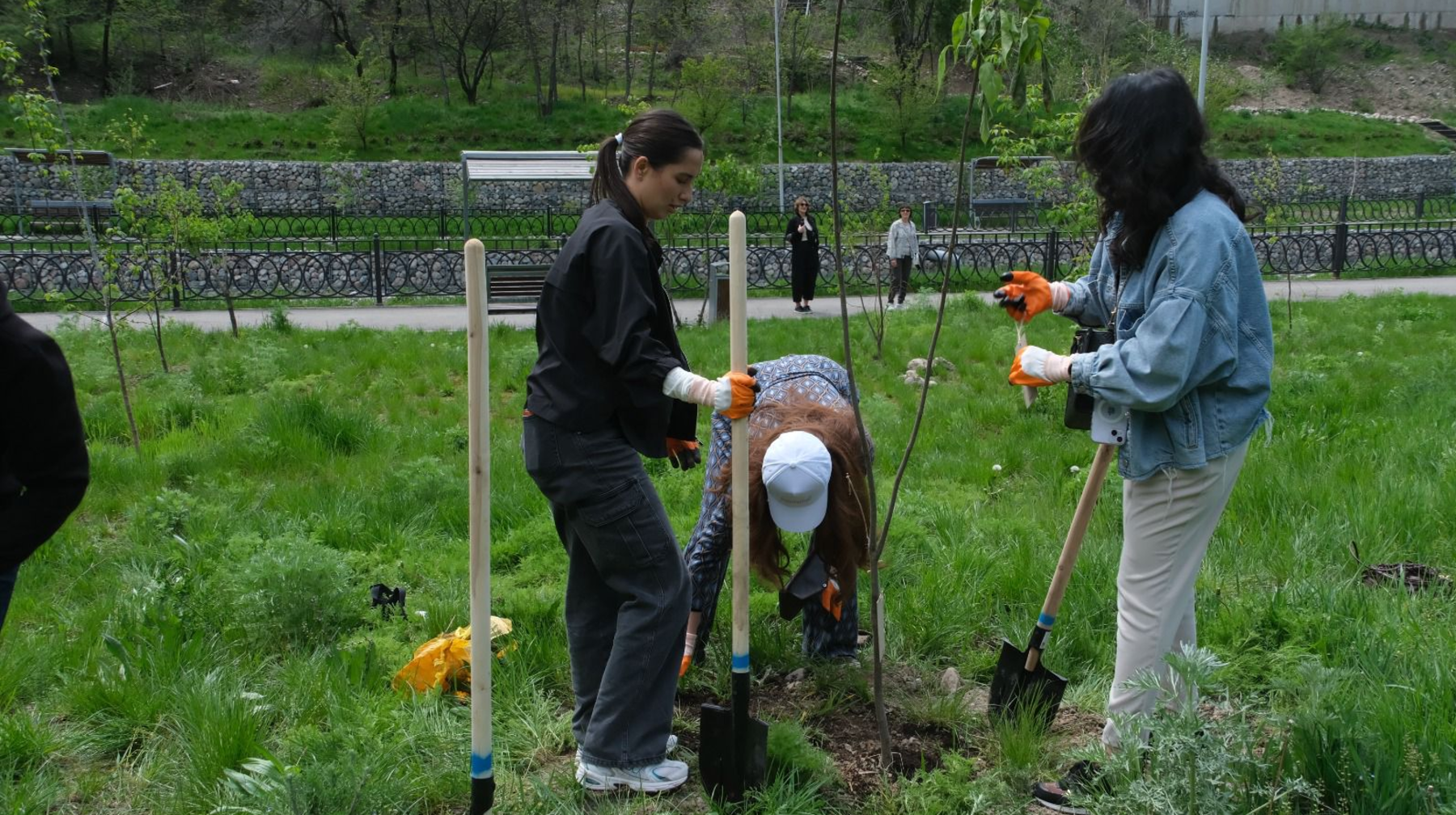 Алматыда 2100-ден астам жас «Жасыл ел» экологиялық жасағына жұмысқа орналасады