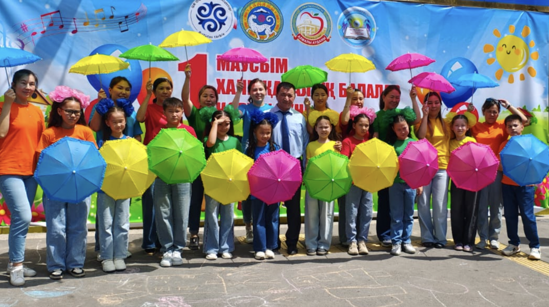 "Бақытты бала – бақытты отбасы": Алматыда ерекше флешмоб өтті