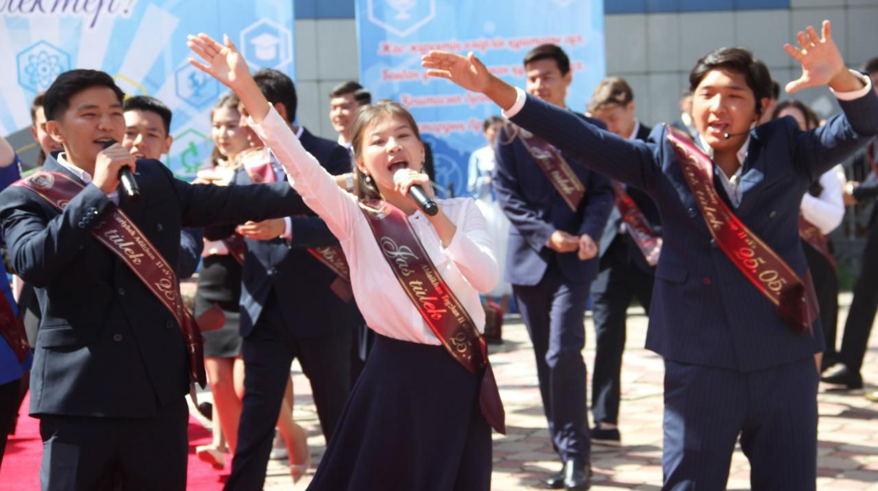 Алматыда 1,7 мыңнан астам түлек мектепті үздік бітірді