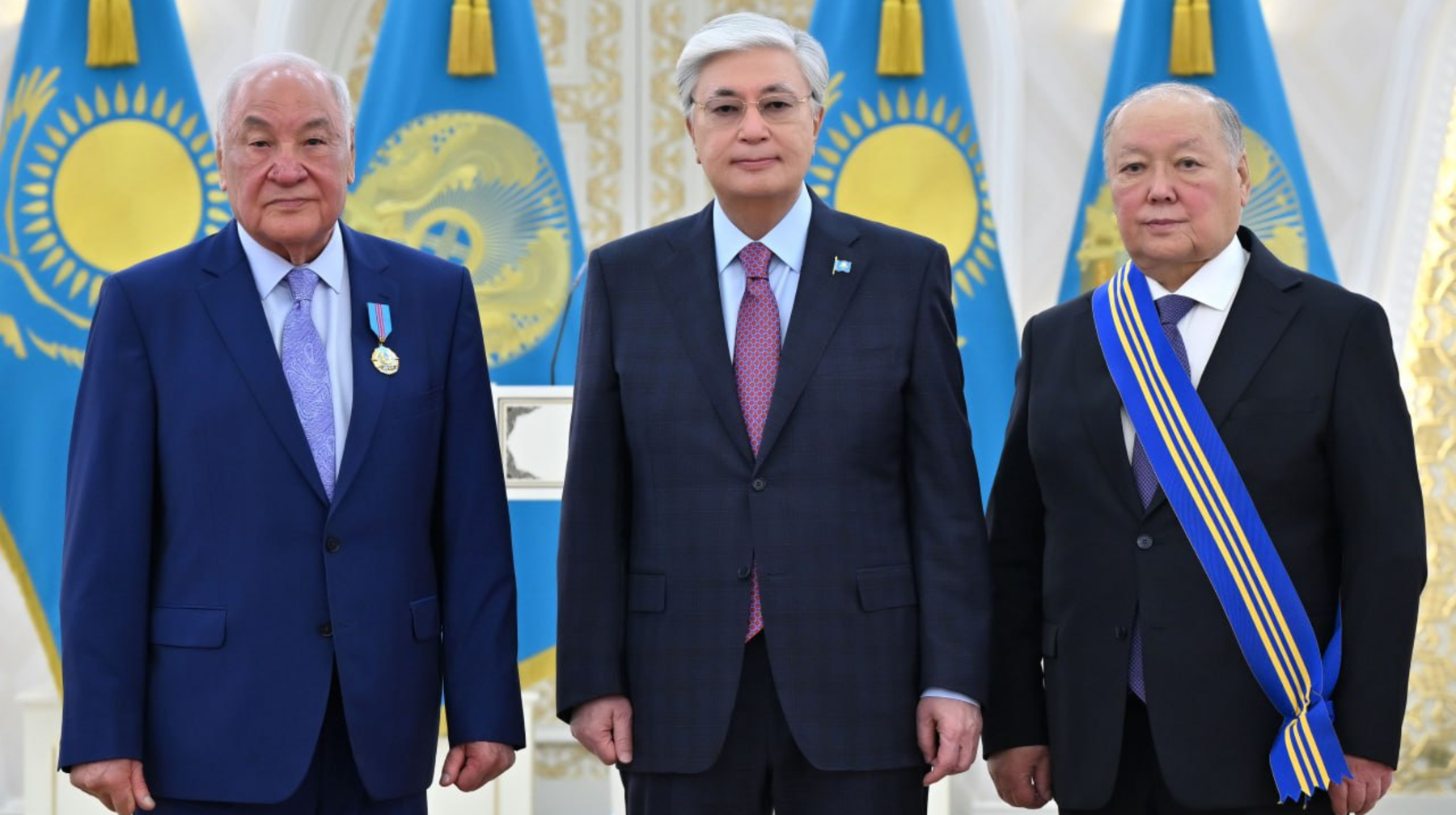 Мемлекет басшысы награда тапсырды