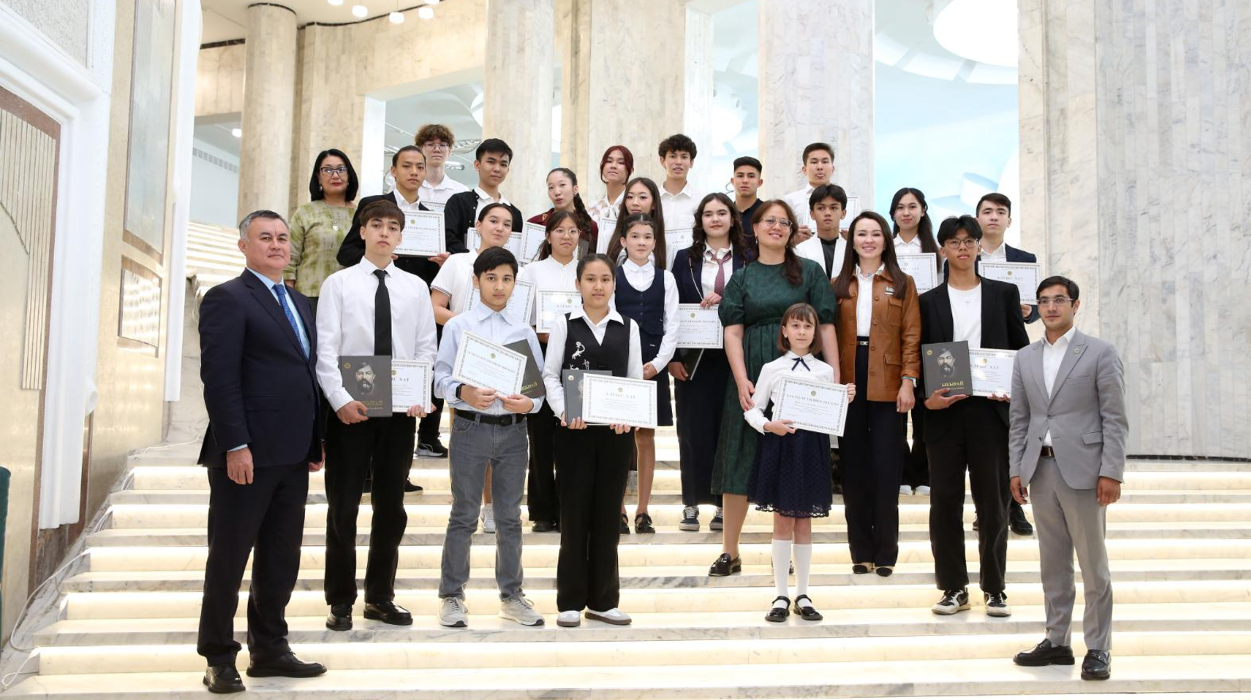 «Бала үні»: Алматы қаласы әкімінің орынбасары дарынды оқушылармен кездесті