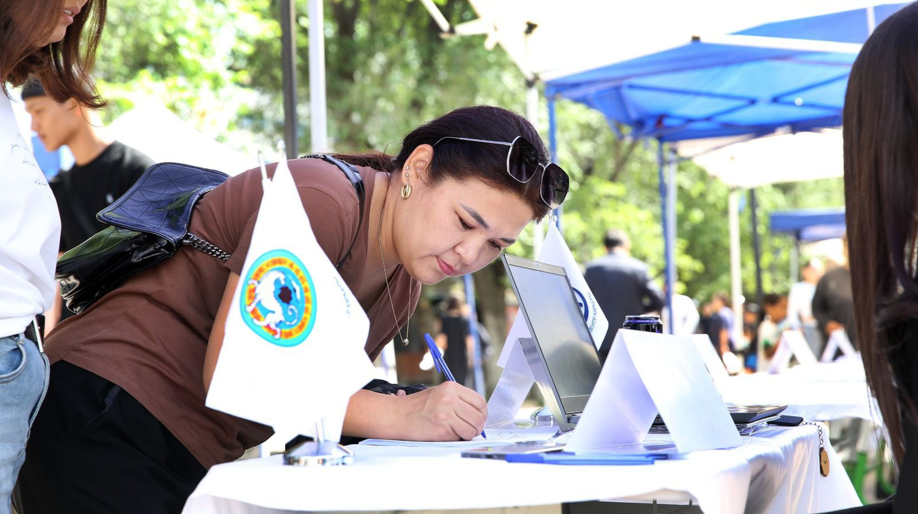 Career Day: Алматыда бос жұмыс орындары жәрмеңкесі қалай өтуде