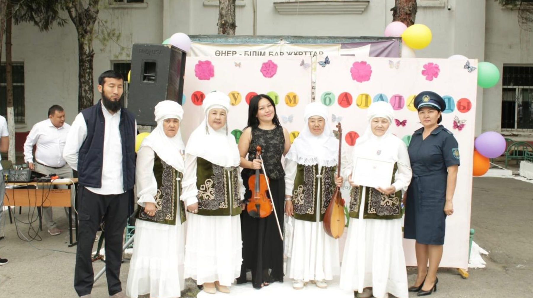 Алматы колониясындағы балалар мерекеде ата-анасымен кездесті