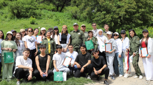 Алматыда «Таза Табиғат» экологиялық квесті өтті: жастар табиғатты тазартуға белсене атсалысты