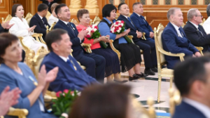 Президент медицина саласының қызметкерлерін кәсіби мерекелерімен құттықтады