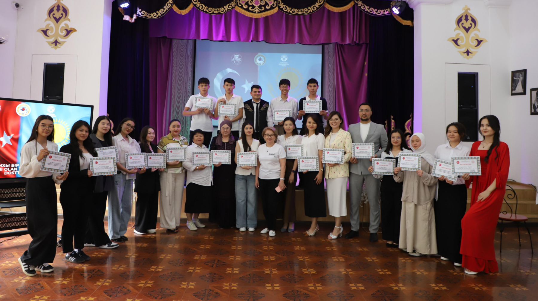 Алматыда түрік тілі курсының жабылу рәсімі өтті: үздіктер Түркияға барады