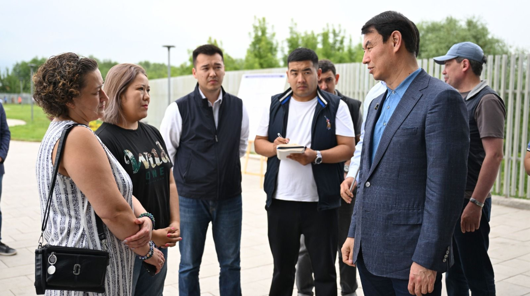 Алматы әкімі мердігерлерге бақылауды күшейтуді тапсырып, тұрғындардың өтініштері бойынша нақты нұсқаулар берді