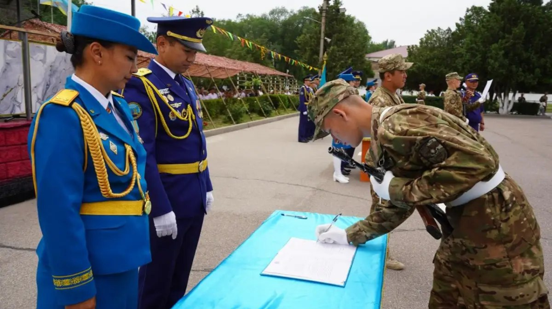 Алматыда мерзімді қызметтегі әскери қызметшілер ант қабылдады