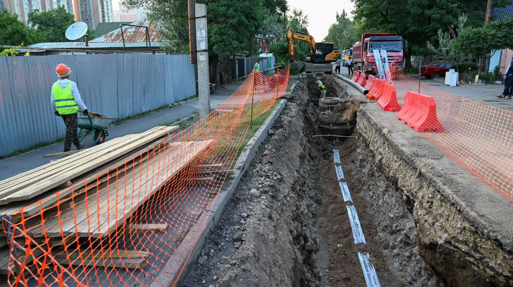 Дархан Сатыбалды Алмалы ауданындағы кәріз құрылысына жауапты мердігерге мерзімді қатаң сақтауды тапсырды