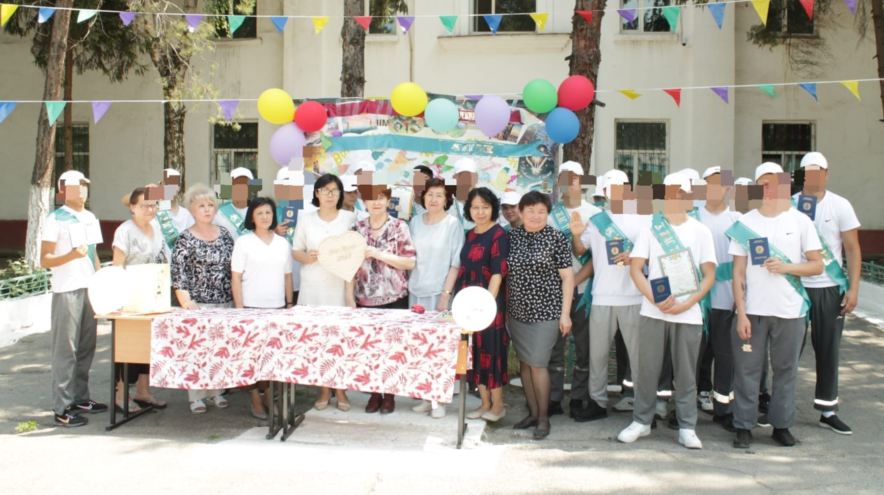 Алматыда түзеу мекемесіндегі балалар да аттестат алды