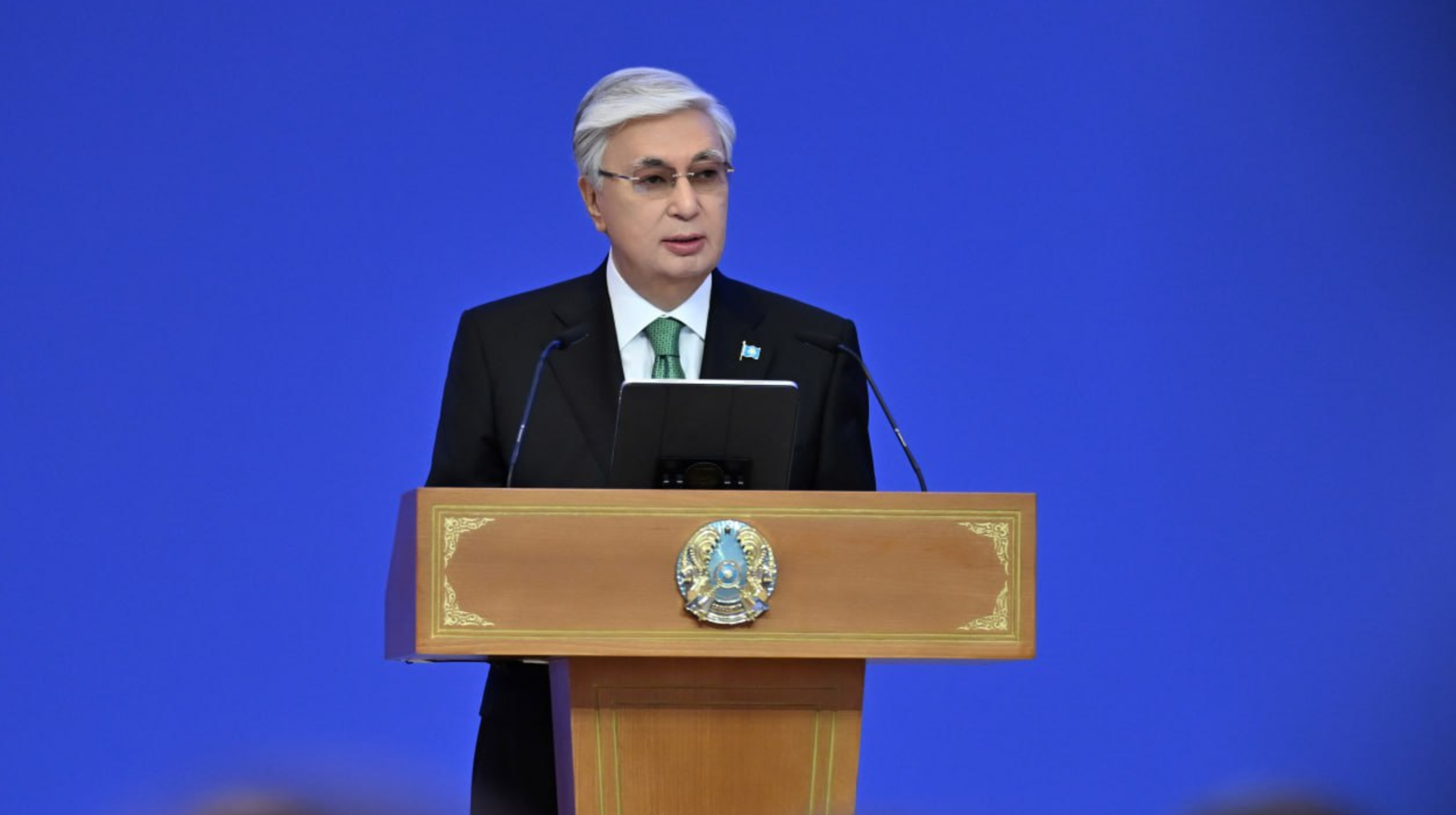 Мемлекет басшысы полицейлер мен мемлекеттік қызметкерлерді құттықтады