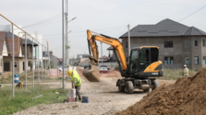 Алматының тау бөктеріндегі ірі құрылыс алаңы сот шешімімен сүріліп жатыр
