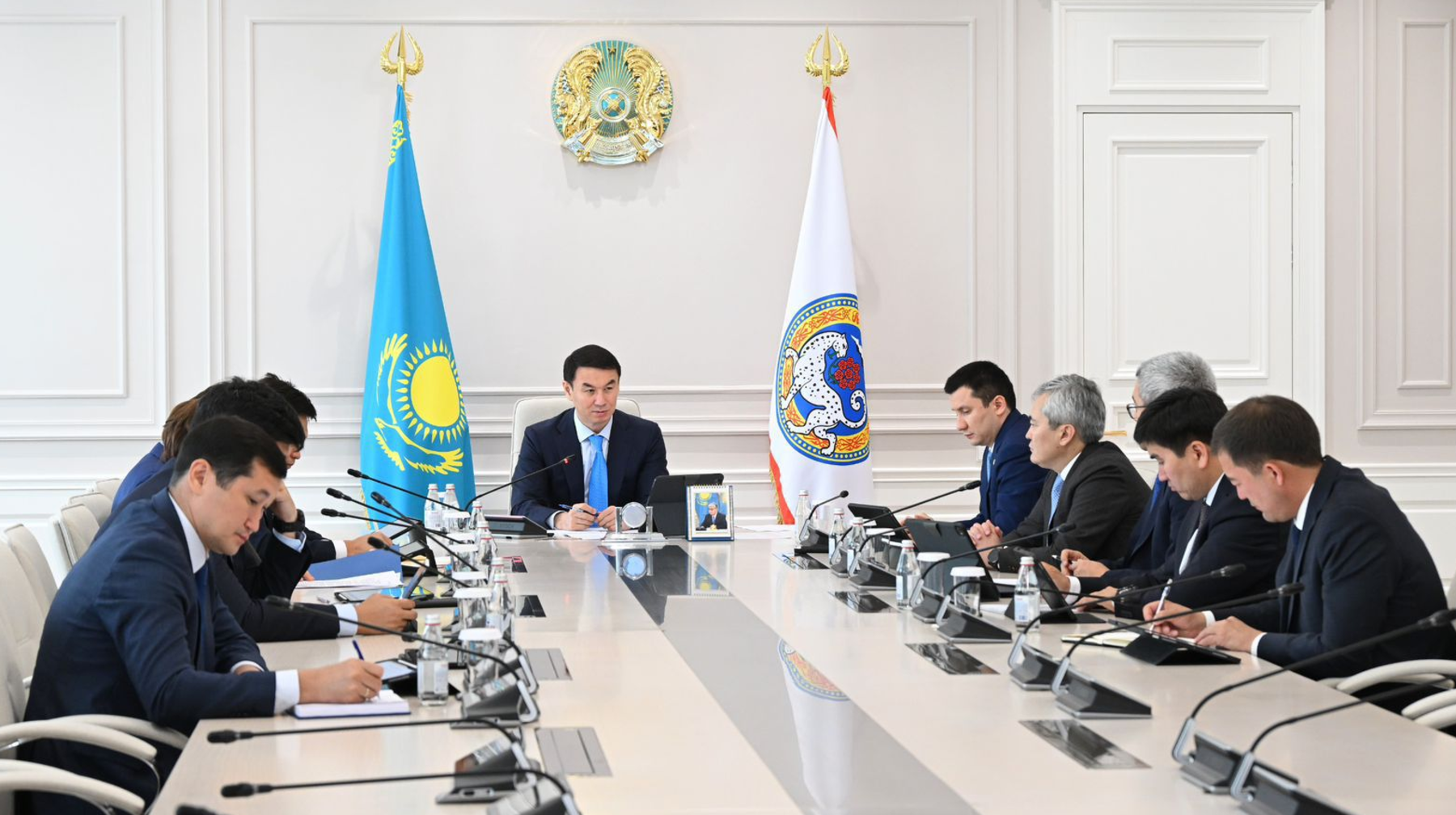 "Ауруханада жағдай мәз емес: лас, ағаш қараусыз қалған". Дархан Сатыбалды қатаң ескерту жасады 