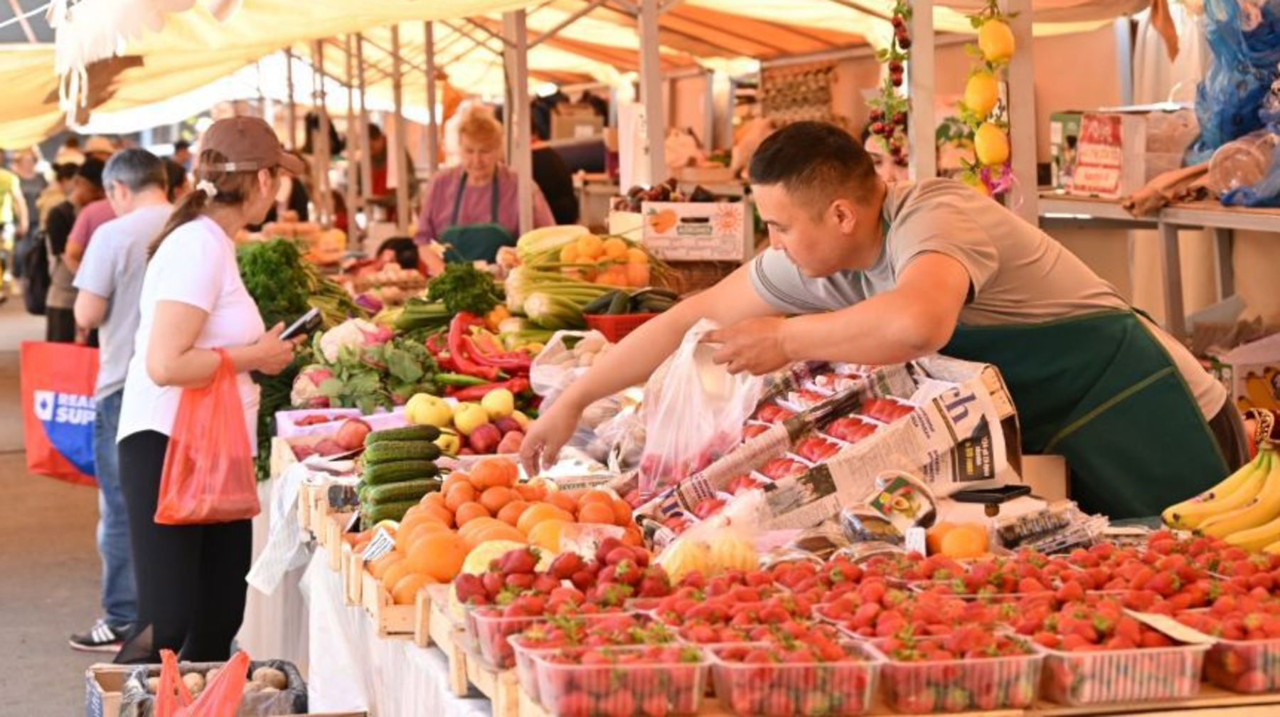 Алматыда демалыс күнгі жәрмеңкелерде 22 мың тоннадан астам ауыл шаруашылығы өнімі сатылды