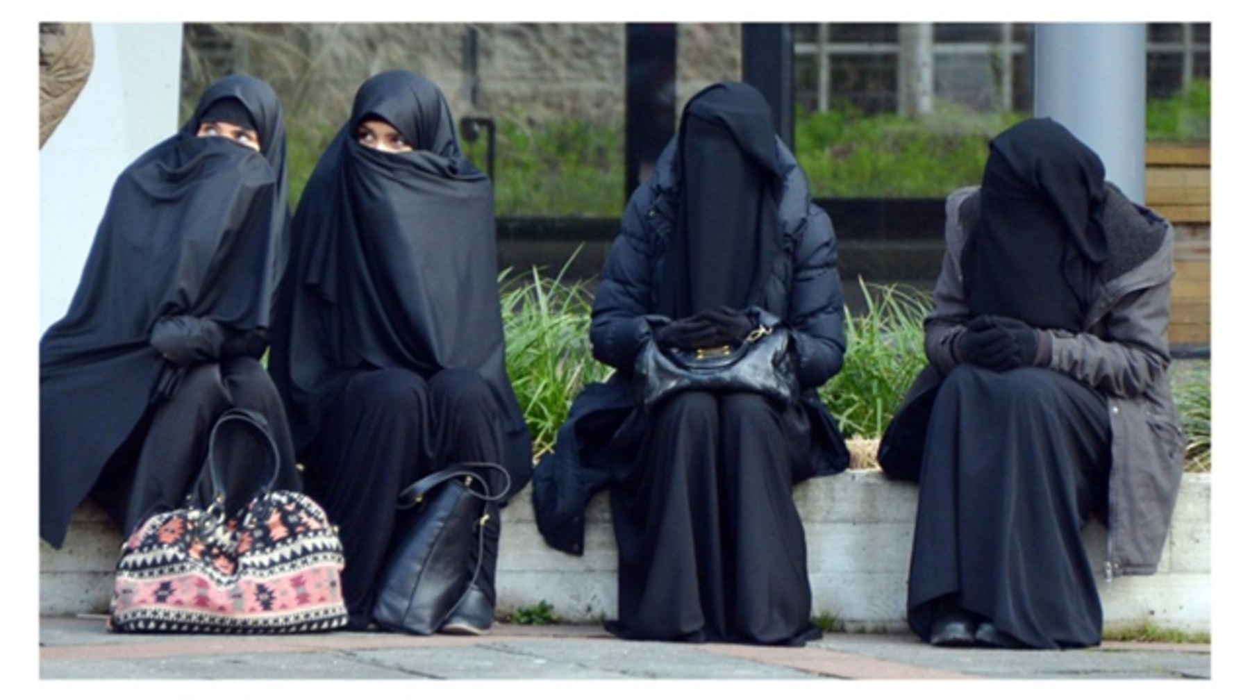 Қазақстанда никаб пен паранжаға тыйым салынды: дін мен дәстүр не дейді?