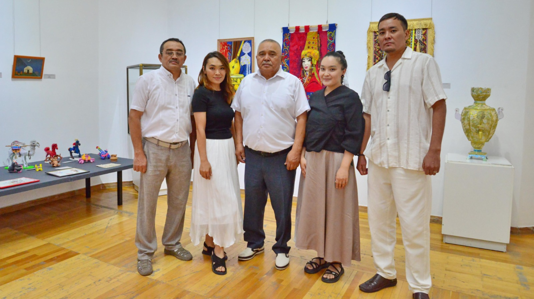 Алматыда ата, бала, немере және шөбере туындыларының көрмесі ашылды