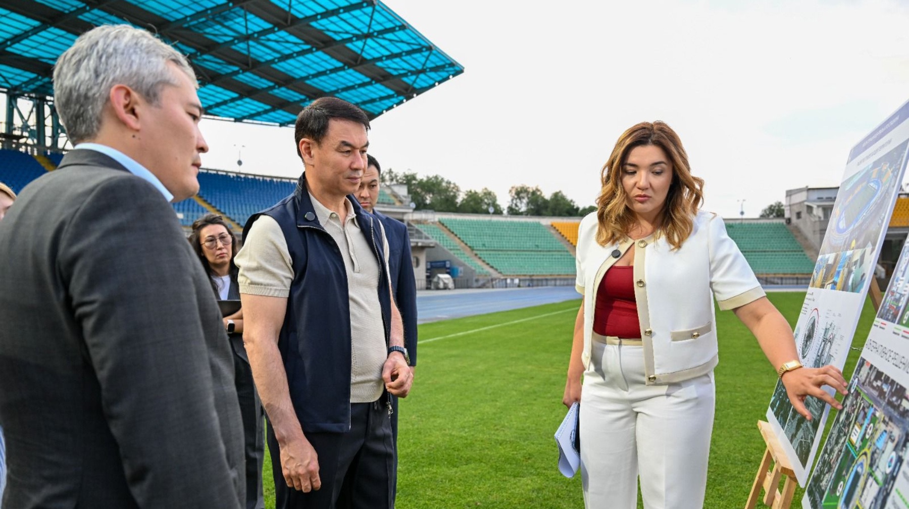Алматы әкімі Дархан Сатыбалды Орталық стадионның жай-күйін тексерді