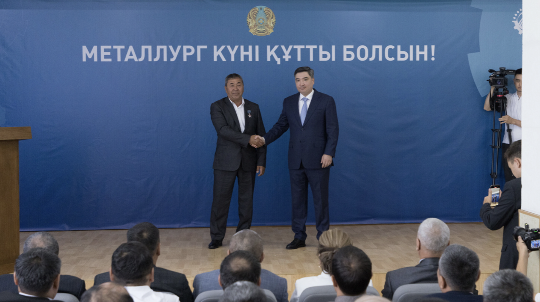 Бектенов металлургтерге Президент атынан мемлекеттік наградалар табыстады