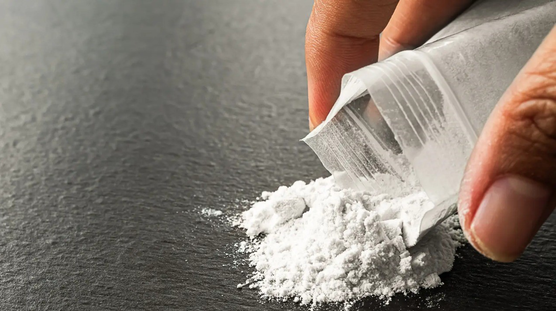 Мамандар «мефедрон» иіскейтін бала көбейгеніне алаңдаулы