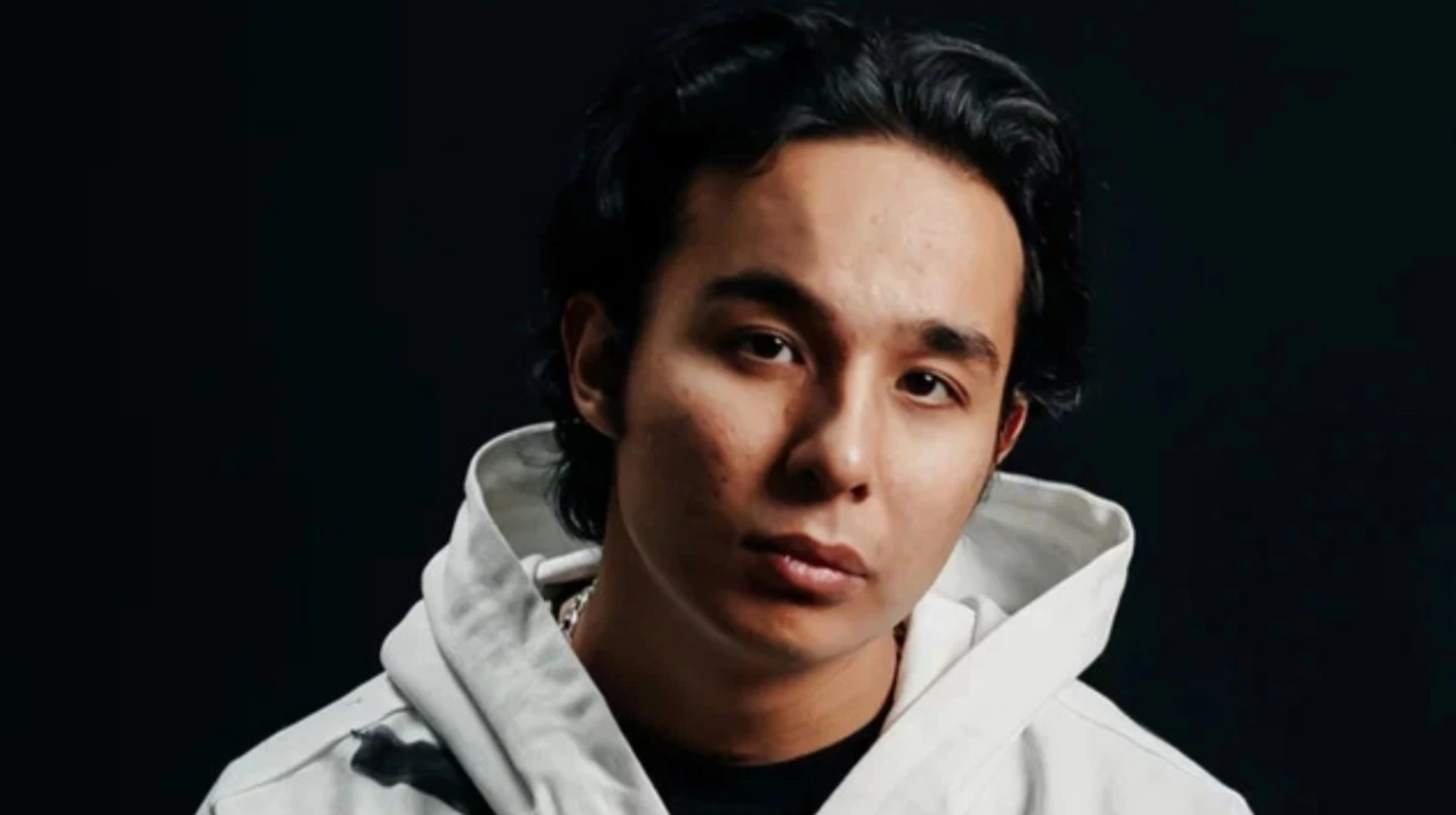 Мирас Жүгінісов ағасы Рүстемнің пікірі үшін жұрттан кешірім сұрады