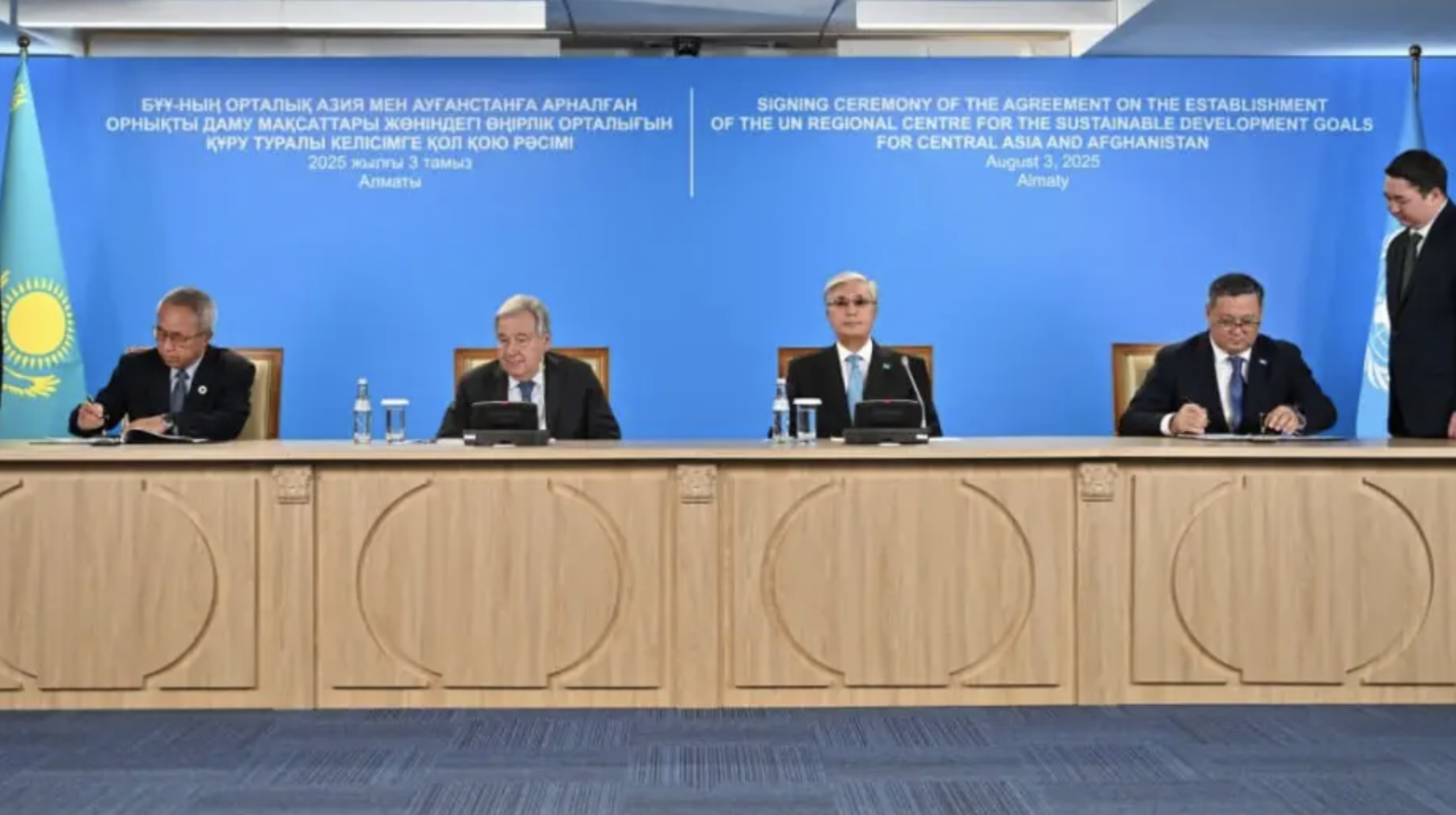 Тоқаев пен бас хатшы Гутерриш Алматыдағы БҰҰ өңірлік орталығына барды