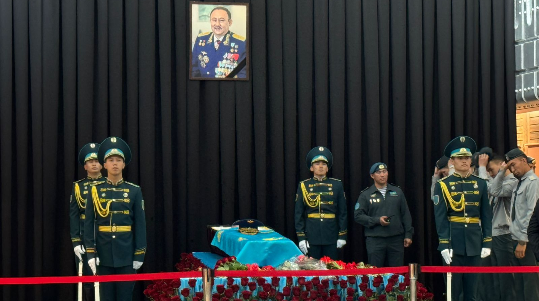 Алматыда Талғат Мұсабаевты ақтық сапарға шығарып салу рәсімі өтті