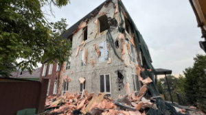 Алматыда ірі құрылыс нысаны бұзылып жатыр