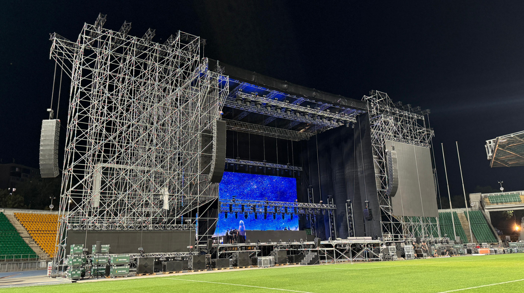 Алматы Дженнифер Лопестің концертіне әлемдік деңгейдегі сахна дайындап жатыр