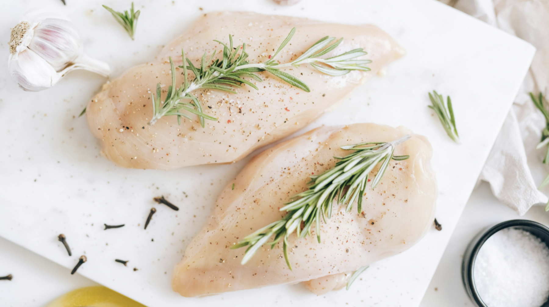 Алматыда 200 тоннадан аса тауық еті төмендетілген бағамен сатылады