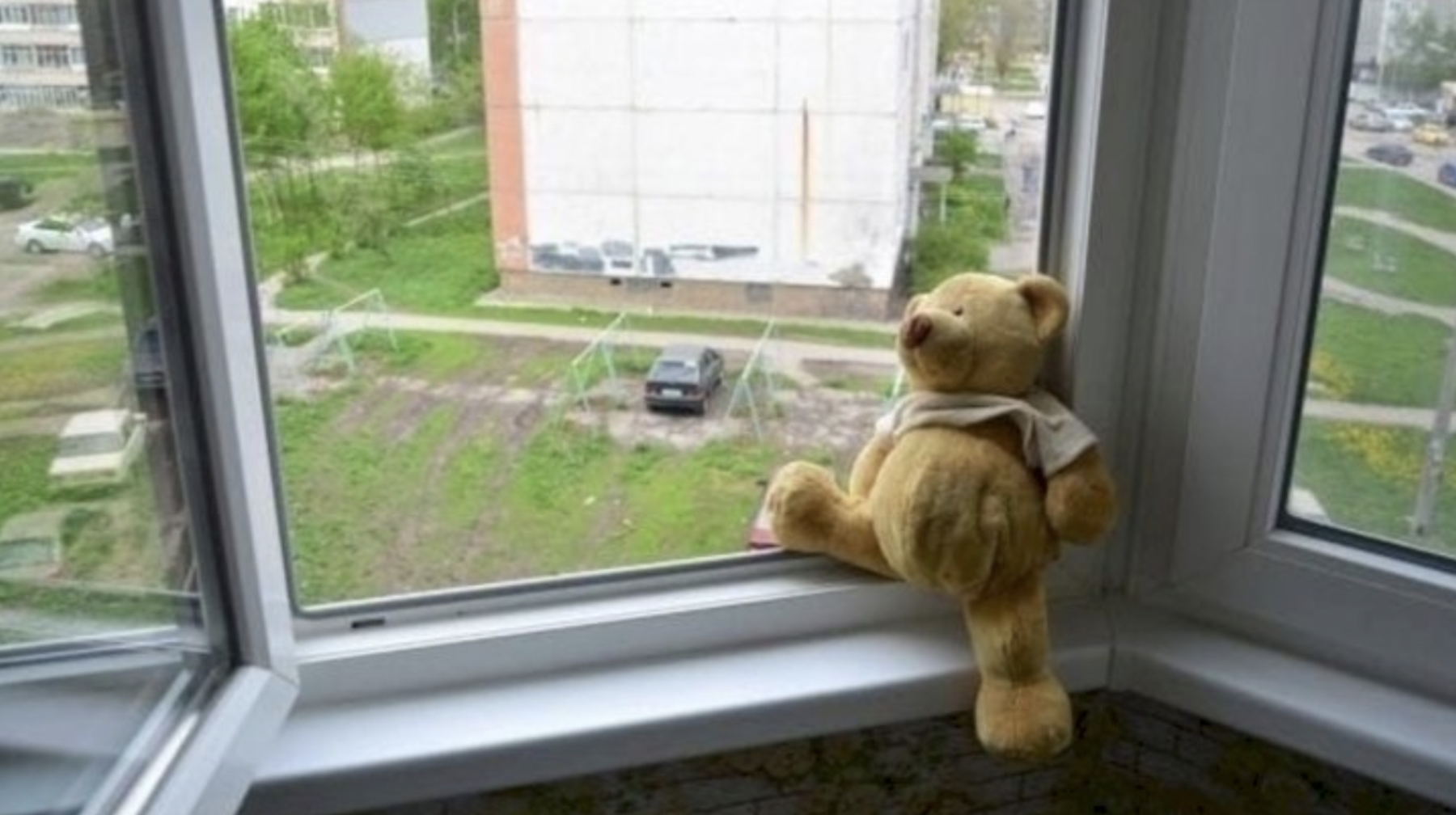 Павлодарда әйел 7 жасар ұлын терезеден лақтырып жіберді: баланың жағдайы айтылды