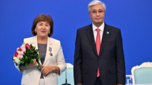 Президент бір топ ұстазға мемлекеттік наградалар табыстады