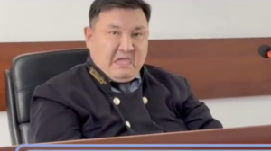 Шымкенттік судья Қарабаев басына бәлені «тілінен» тапты