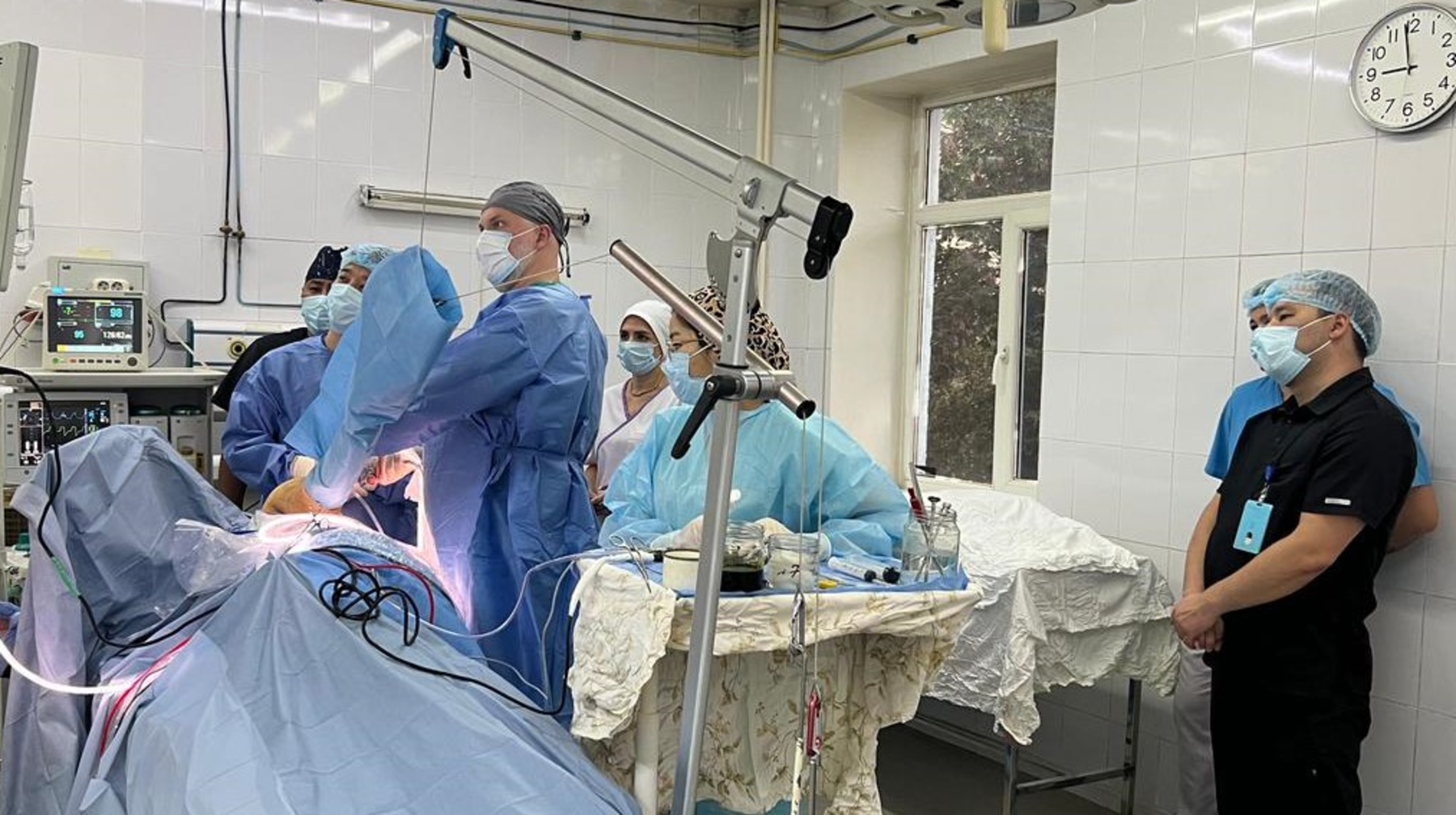 Алматылық ортопедтер иығы 13 рет шығып кеткен науқасқа күрделі ота жасады