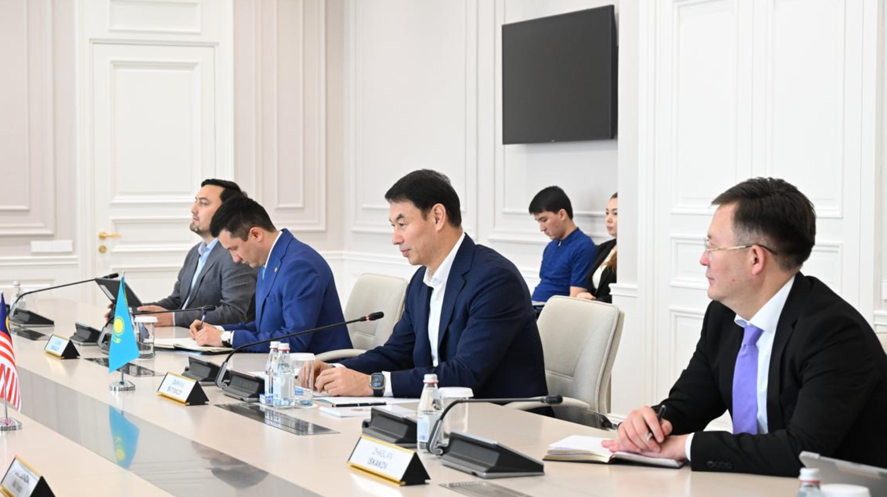 Алматы әкімі Малайзияның Селангор штатының бас министрімен кездесті