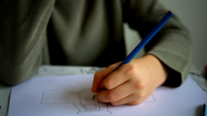 Бірінші сыныпқа баратын балаға қаламды қалай таңдаймыз? Дәрігер кеңесі