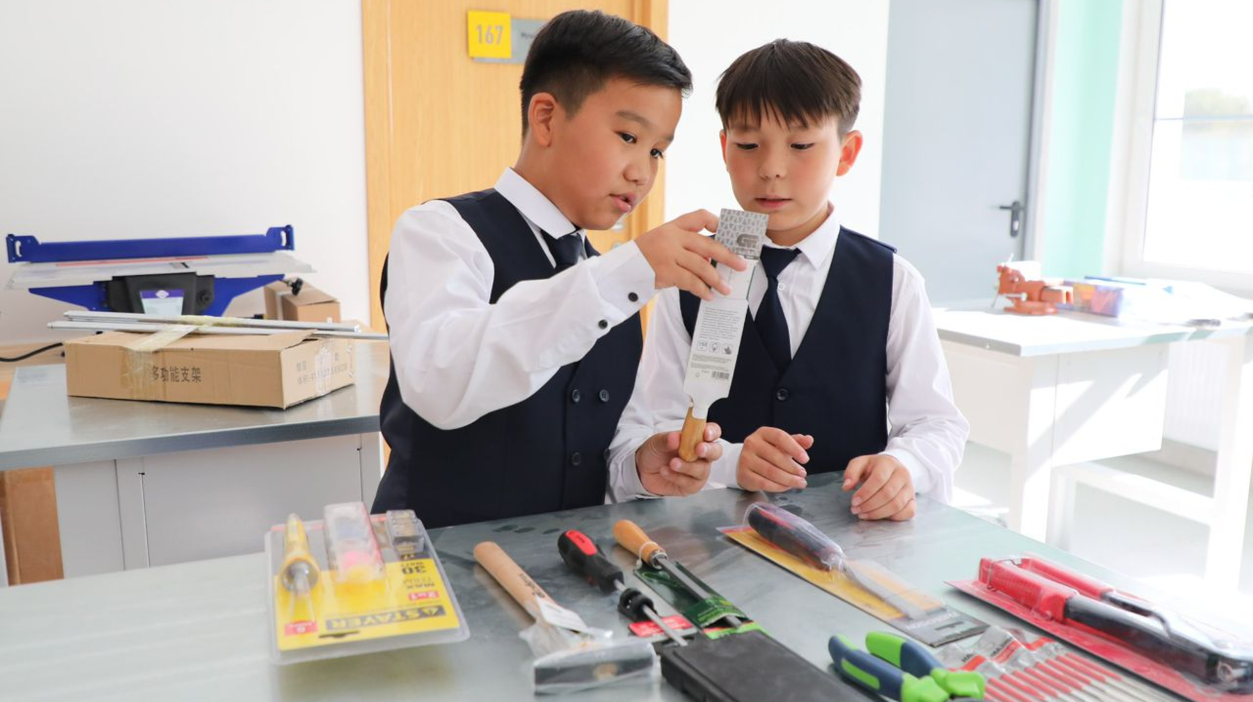 Жоғары сапа мен қауіпсіздік деңгейі: Алматыда тағы екі жайлы мектеп пайдалануға берілді