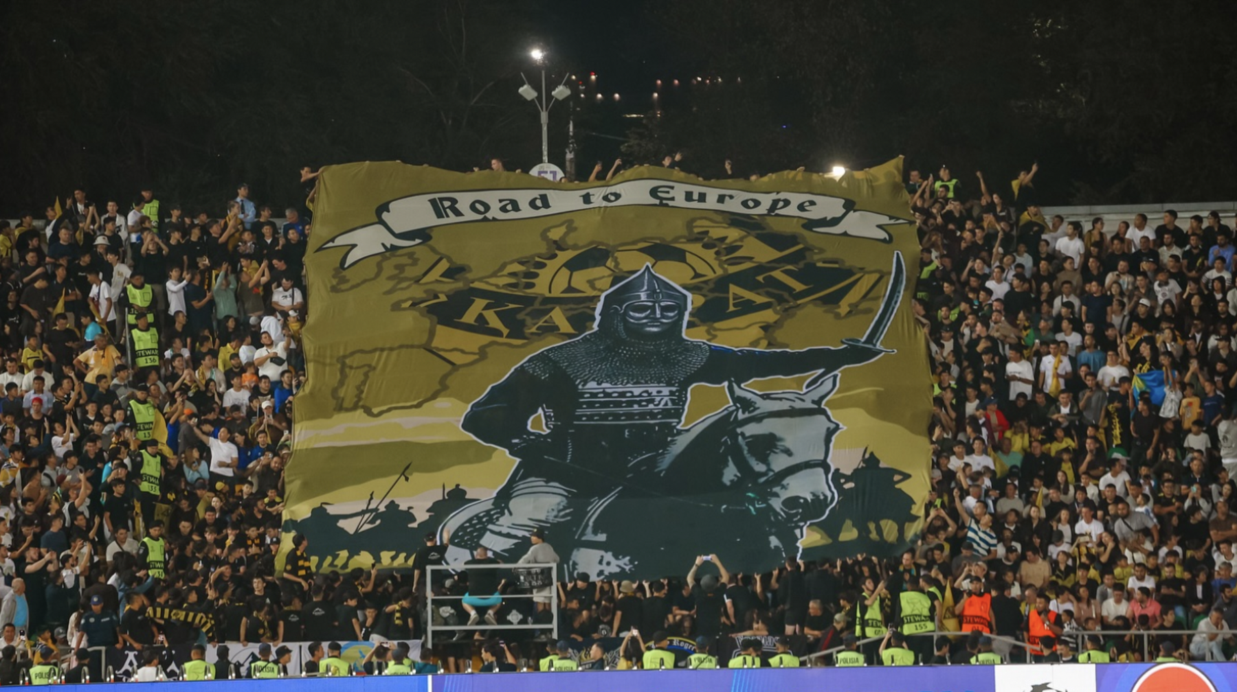 "Еуропаға жол": "Қайрат" пен "Селтик" ойынындағы қыпшақ жауынгер бейнеленген баннер туралы не белгілі?