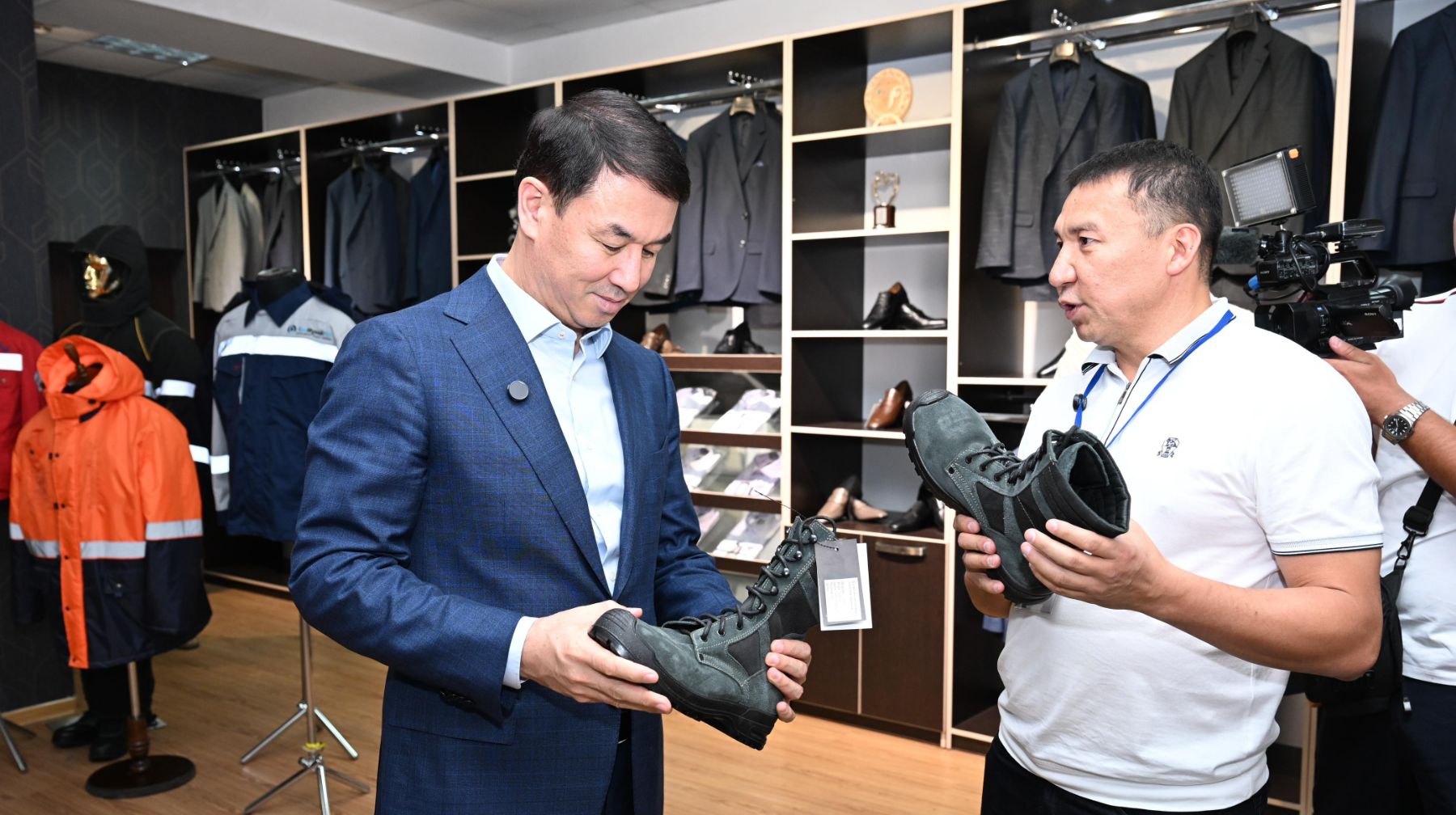 Алматы әкімі Жетісу ауданындағы өнеркәсіп кәсіпорындарының жұмысымен танысты